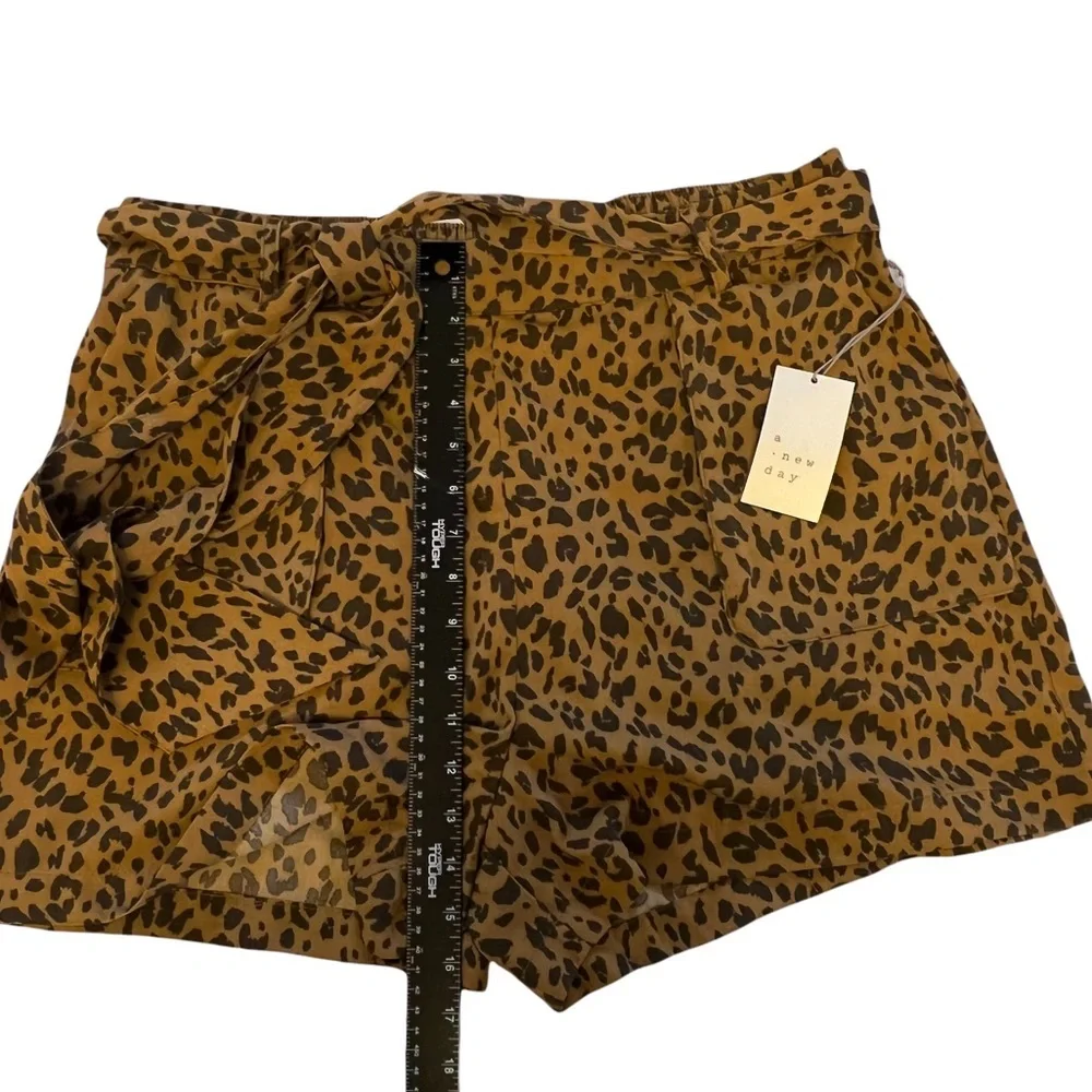 A New Day Woman’s Extra Large Leopard Print Shorts w/Matching Belt